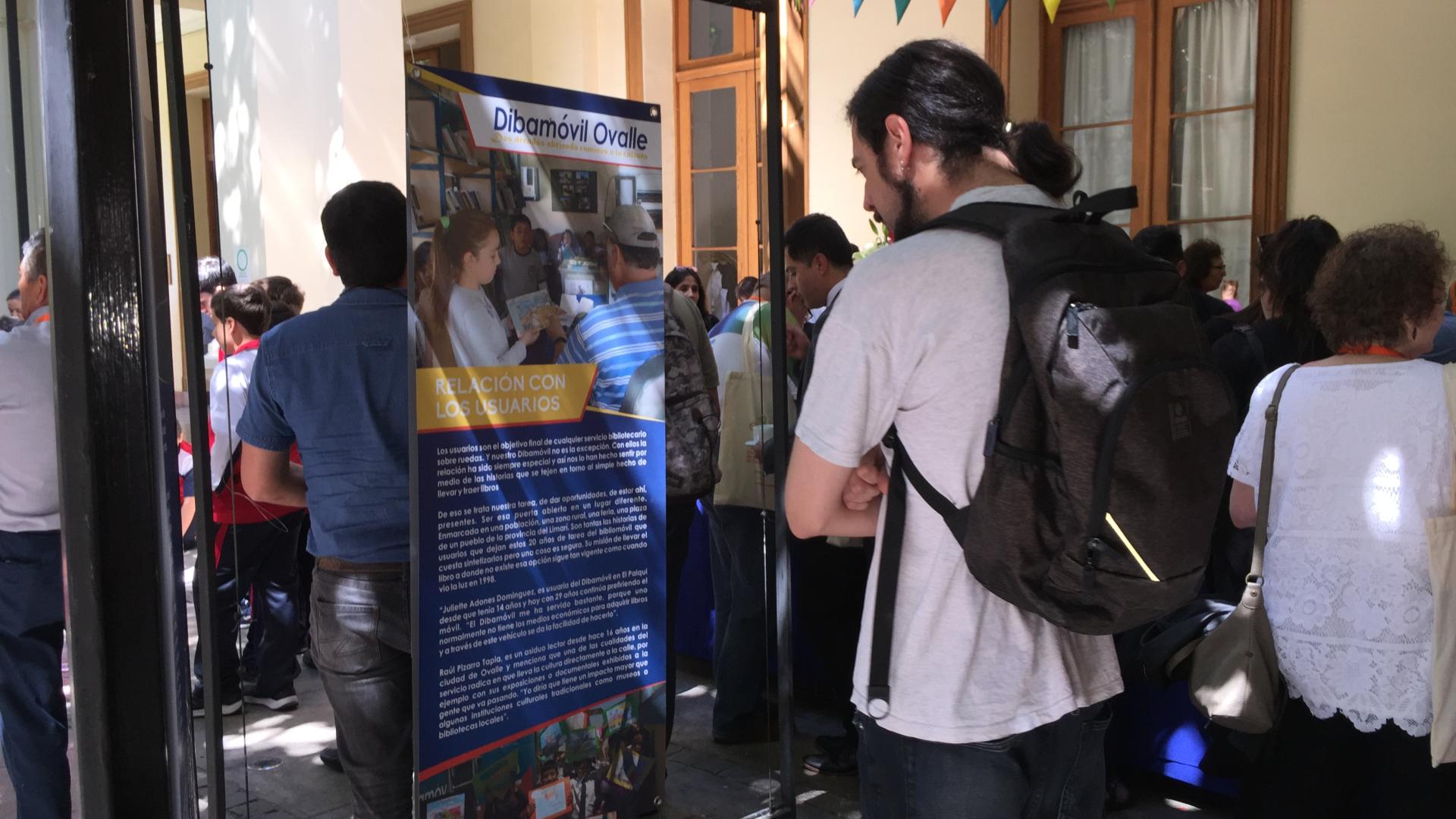 La exposición conmemorativa cuando fue exhibida en el 4 Encuentro de Bibliomóviles de Chile