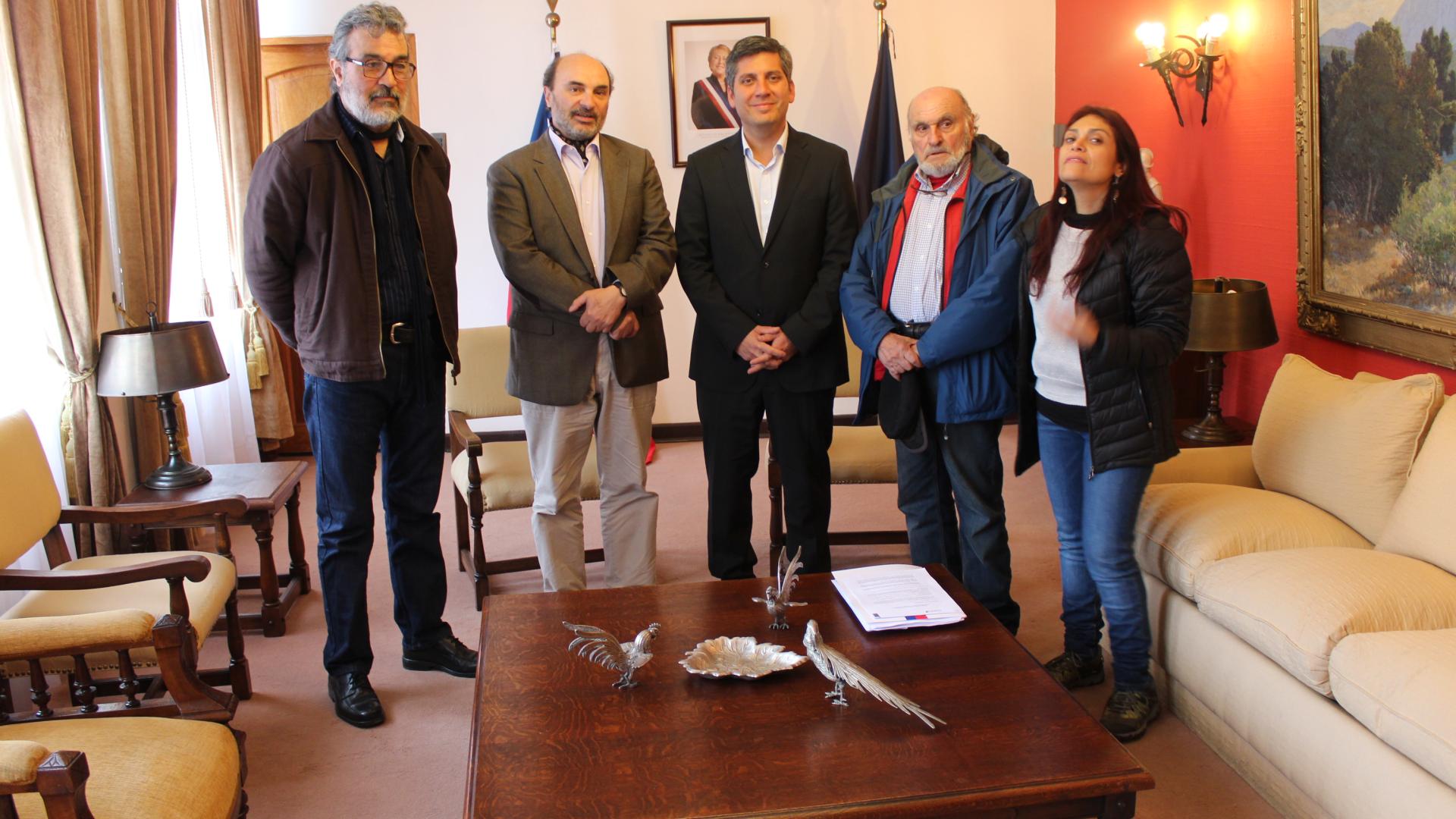 Al centro izquierda Angel Cabeza, director nacional de Dibam junto al intendente región de Coquimbo, Claudio Ibañez.