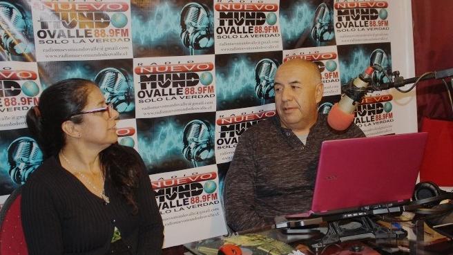 Héctor García, en el locutorio de la radio