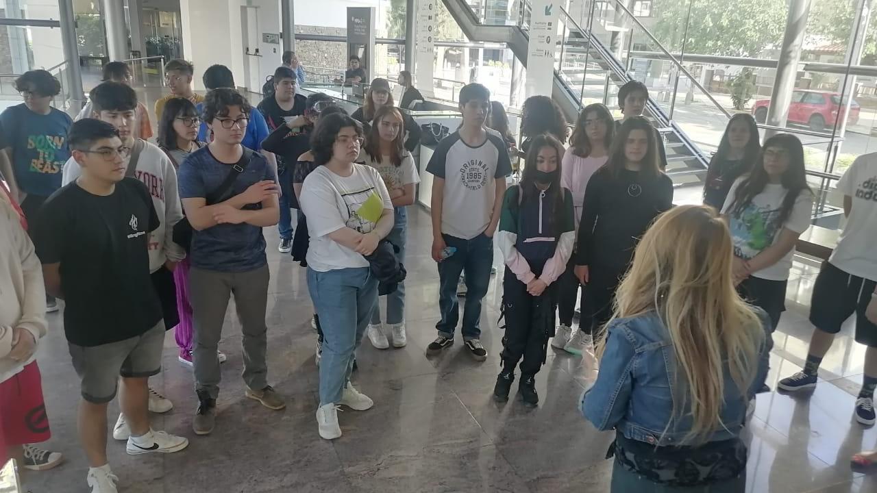 Los estudiantes ovallinos en parte de su recorrido por San Juan, Argentina