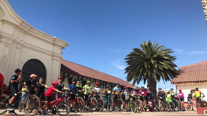 Los ciclistas ovallinos se dieron cita en la actividad Museos en verano
