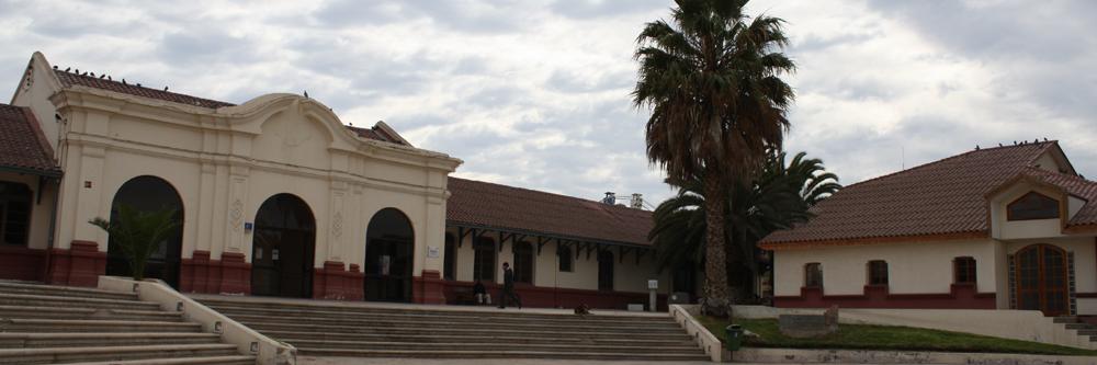 El frontis de la exEstaciones de Ferrocarriles donde se aloja el Museo del Limarí