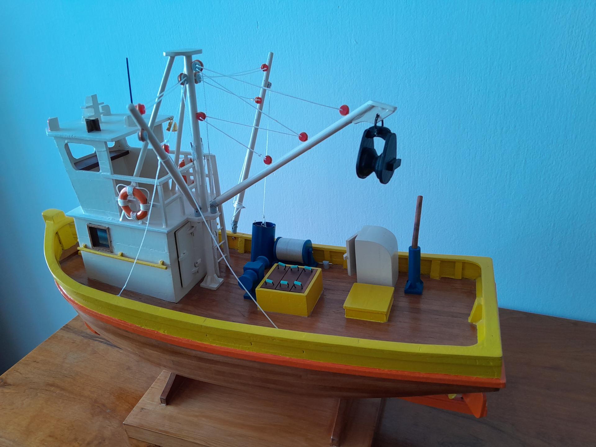 La exhibición "Botes en el alma" del ingeniero ovallino, Gabriel Rojas, es una invitación a viajar por los mares de la imaginación