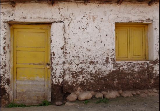 La nobleza del adobe es rescatada por ambas arquitectas