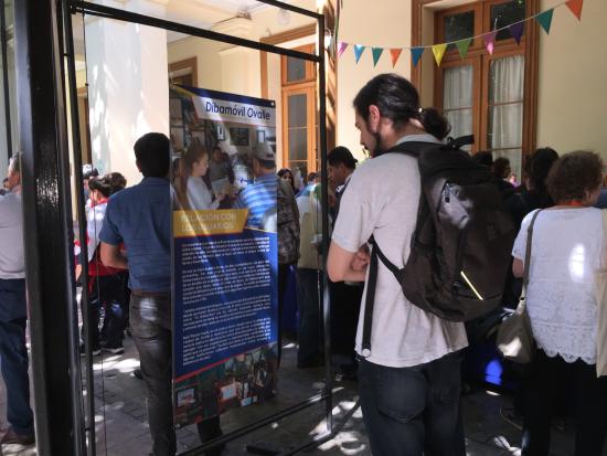 La exposición conmemorativa cuando fue exhibida en el 4 Encuentro de Bibliomóviles de Chile