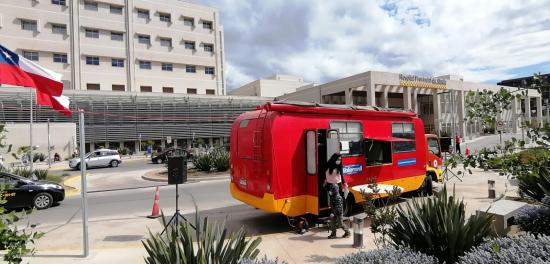 El Bibliomóvil del Limarí en su parada del Hospital Provincial en Ovalle