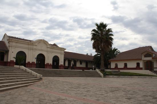 El frontis de la exEstaciones de Ferrocarriles donde se aloja el Museo del Limarí