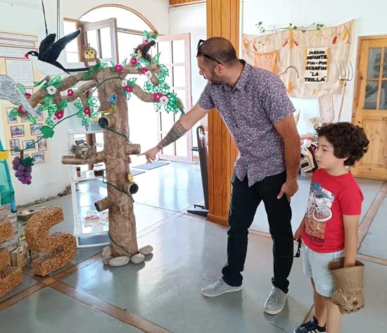 La exposición reúne el trabajo de niños y niñas de jardines infantiles Junji