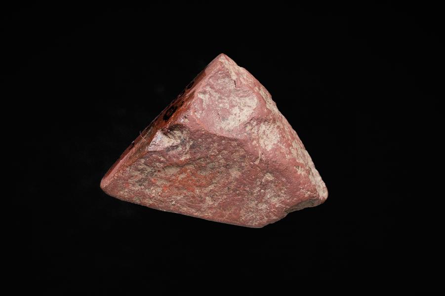 Trozo de pigmento rojo Trozo de pigmento rojo