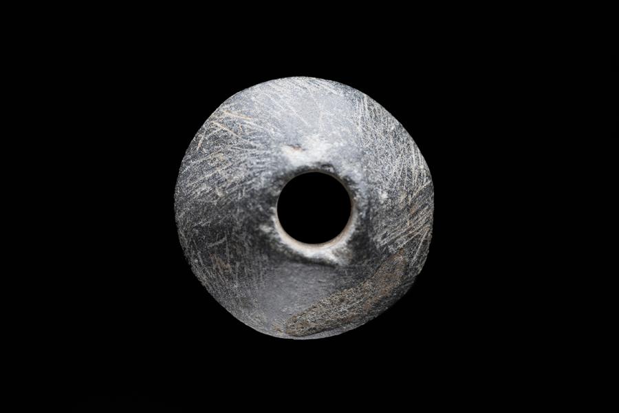 Tortera o cuenta tronco-cónica gris