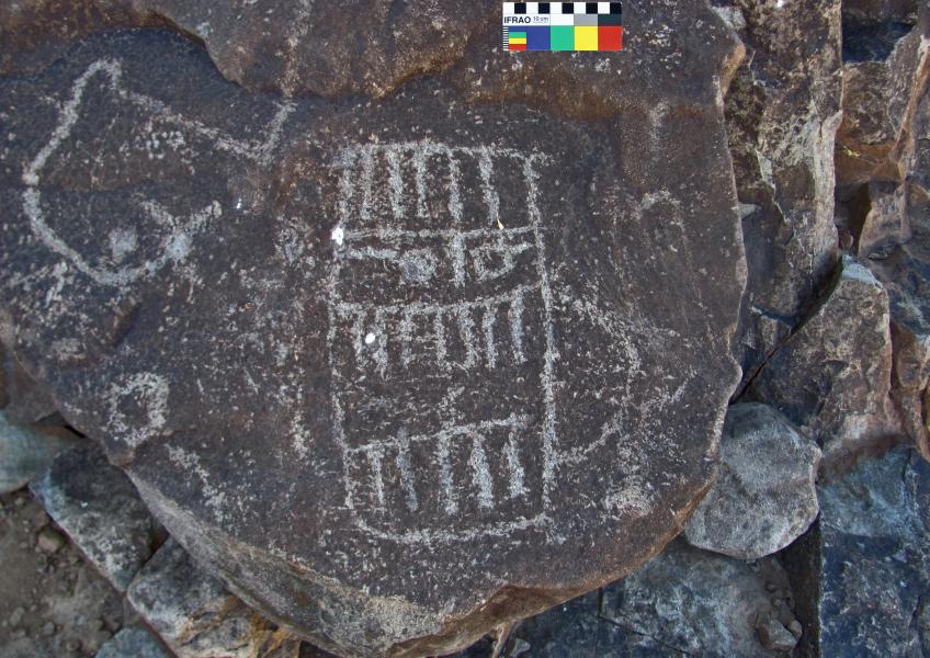 Petroglifo de cabeza esquemática