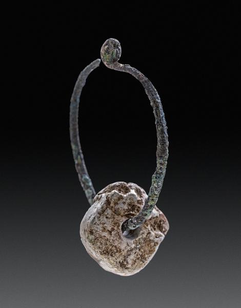 Aro de cobre con adorno