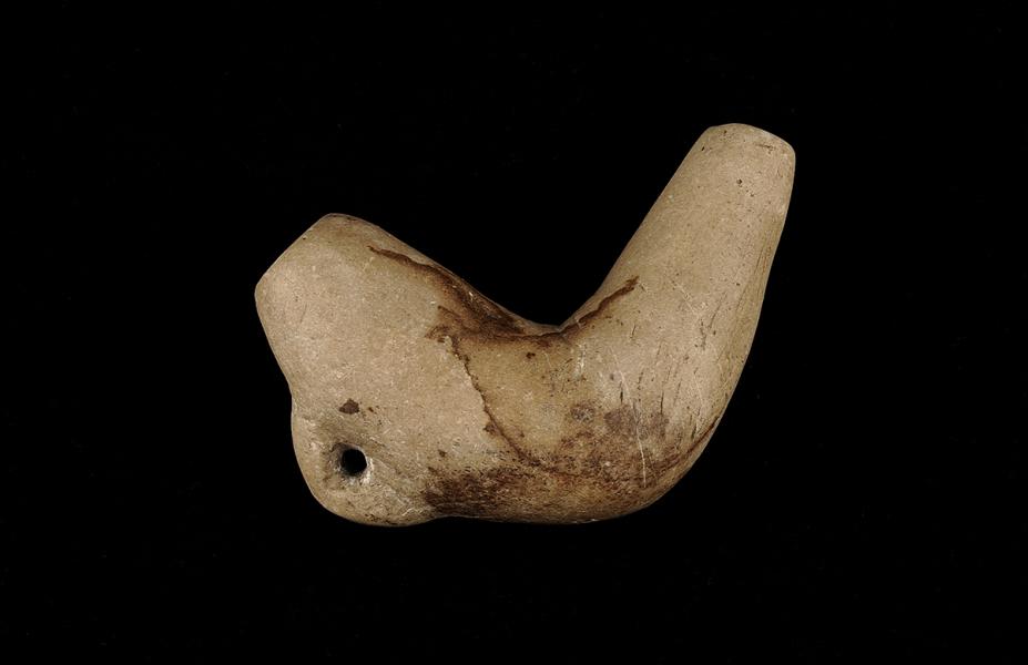 Flauta acodada de piedra café