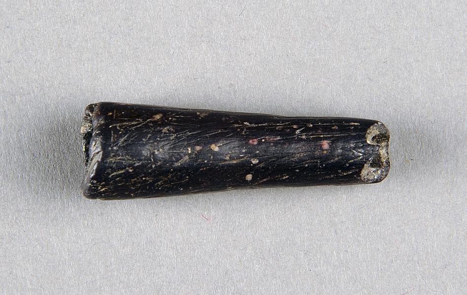 Flauta vertical de piedra negra